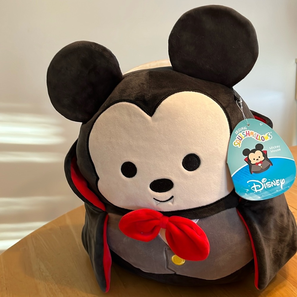 Squishmallows Disney Halloween Mickey Mouse Vampire. NWT